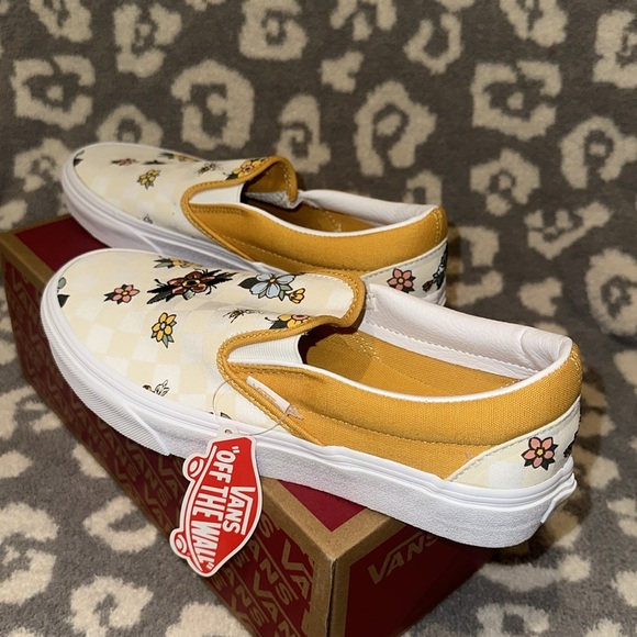 New 🆕 Vans Classic Slip-On (Cottage Check Floral Yellow White) Sneaker 😍 - Picture 8 of 17